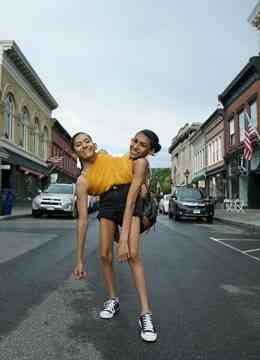 《连体共生姐妹》免费高清无广告在线播放|纪录·大陆·2022