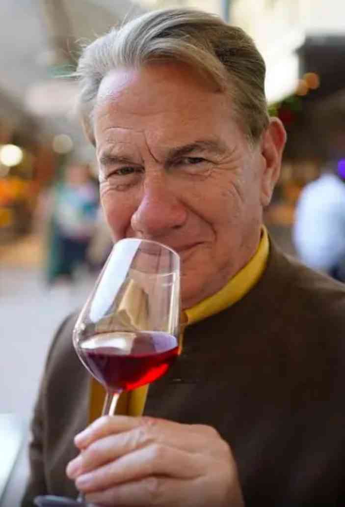 《迈克尔·波蒂洛的葡萄牙》最新免费高清电影无广告在线播放|纪录片·美国·2025